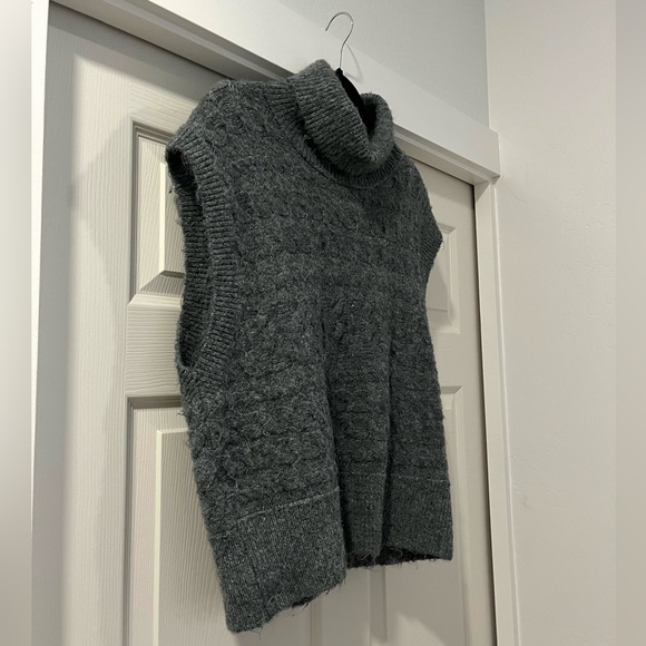 Old Navy turtleneck sleeveless tunic/top - Picture 3 of 4